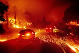 Incêndios na Califórnia obrigam milhares de pessoas a deixarem suas casas |  Mundo | G1