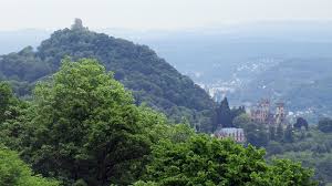 Trotzdem ist es einer der bekanntesten und am meisten besuchten berge deutschlands. Schloss Drachenburg Objektansicht