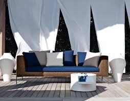 A hybrid between a coffee table and an ottoman that is detachable, this piece serves two purposes in the most natural way. Contemporary Water Repellent Aluminum 3 Seater Sofa Caribbean Hotels