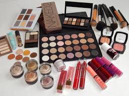 Nah, supaya tidak repot karena barang kita berceceran, tote bag tenun berukuran sedang ini bisa jadi pilihan terbaik untuk teman perjalanan kita. Inilah 10 Rekomendasi Makeup Organizer Yang Cantik Dan Membuat Meja Rias Anda Semakin Rapi