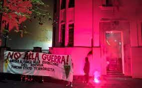È necessario abilitare javascript per vederlo. Milano Blitz Davanti Al Consolato Turco Contro L Attacco Ai Curdi Radio Lombardia