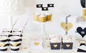 Shake My Blog Une Deco D Anniversaire En Noir Blanc Et Or Anniversaire Fetes 30eme Anniversaire Decoration Anniversaire 18ans