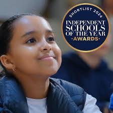 Flora Bailey's Instagram, Twitter & Facebook