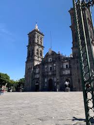 Uno de los rasgos más notables de la catedral de notre dame son sus gárgolas y quimeras de figuras mitad animal mitad humanas que decoran su exterior. Catedral Basilica De Puebla Tripadvisor