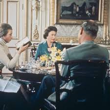 Velg blant mange lignende scener. The 1969 Documentary That Tried To Humanize Queen Elizabeth Ii And The Royal Family History