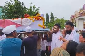 Asiste al funeral de su hermano en sobreviviente de Air India – El Decidor