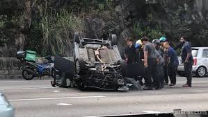 Gabungan video kejar mengejar polis dengan suspek. Kemalangan Kereta Tergolek Di Lebuhraya Plus Gohed Gostan