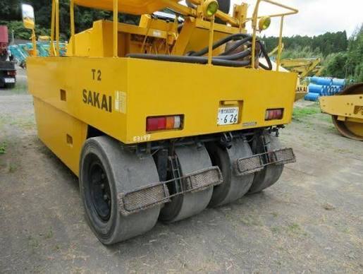 Sakai T2-1 Pneumatic Roller