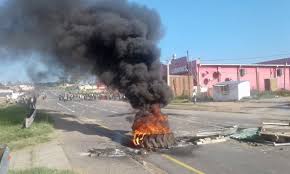 Protesters blockaded the roads going into the durban train station, as well as stamford hill road, with burning tyres, calling on the metro police to stop targeting. Speed Bump Protest Brings Durban Township To Standstill Groundup