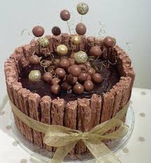 Decoration Gateau 60 Superbes Idees Pour Toute Occasion Decoration Gateau Gateau Tout Chocolat Gateau Kitkat
