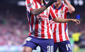 Canterano de Chivas da lección a los más veteranos; esto dijo tras presión por el título