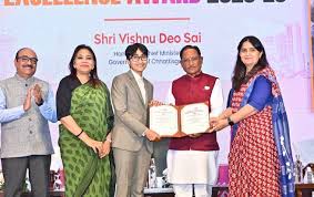 CMO Chhattisgarh | मुख्यमंत्री श्री विष्णु देव साय ने आज नवा रायपुर में आयोजित  मुख्यमंत्री उत्कृष्टता पुरस्कार कार्यक्रम में प्रदेश के 5 जिलों और 5 ...