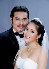 Quách ngọc ngoan bất ngờ tiết lộ với báo chí rằng anh và phượng chanel đã có một cô con gái chung 8 tháng tuổi tên quách trương thanh nhã, ở nhà gọi là sumi. Quach Ngá»c Ngoan PhÅ© Phang Vá»£ CÅ© Báº£o Vá»‡ Ä'áº¿n Cung Tinh Gia