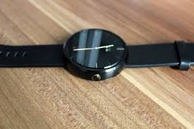 Apart from the availability of moto maker, the new moto 360 has changed quite a bit from the design motorola knows that their smartwatch is bulky, and makes every design element reflect that. Test Motorola Moto 360 Smartwatch Allround Pc Com
