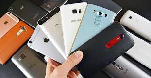 Tapi kalau korang salah seorang daripada jenis ni better fikir dua kali menurut asiaone, satu penyiasatan terbaru ni dedahkan yang ada beberapa jenama casing handphone sebenarnya mengandungi bahan bahaya! Senarai Handphone Dan Negara Pengeluar Boleh Share Je