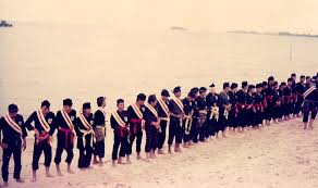 Pada tahun 1959, pengasas umno dan penentang malayan union, allahyarham dato onn bin jaafar, telah menjadi ahli silat seni gayong. Dato Meor Abdul Rahman Archive Of Time