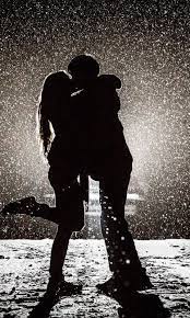 Couple Kissing In Snow Night Wallpaper For Iphone And 4k For Laptop Download Now For Free Love Couple Snow Kis Snow Night Couple Silhouette Snow Photoshoot