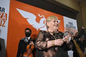 Paquita la del barrio hijos. Video No Se A Que Vengo Aqui Dice Paquita La Del Barrio Al Registrase Como Candidata De Movimiento Ciudadano La Octava