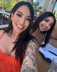 Leah Bates's Instagram, Twitter & Facebook