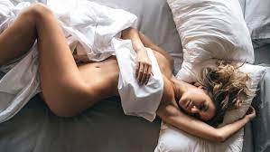 Nackt schlafen: Darum ist es gesund | WOMEN'S HEALTH