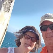 Julie Bowen & Sofia Vergara re-enact the iconic Sophia Loren & Jayne  Mansfield photo😅