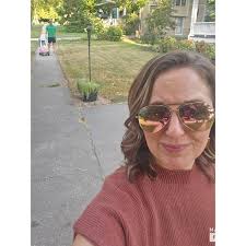 Decided to see how many squats I could get in while I heated up dinner...  One for every "Mommy..." About 15 in 2 minutes, in case you're wondering  🫠🫠🫠... But she caught