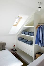 1001 Idees Pour La Deco De La Chambre De 9m2 Comment Optimiser L Espace Restreint Deco Petite Chambre Amenagement Combles Chambre Dressing Sous Combles