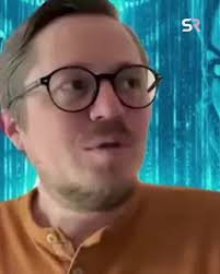 Watch star Frankie Muniz and director Robert Rippberger dive into their  film RENNER’s AI themes in this Screen Rant interview!  https://loom.ly/XFzqJ8g