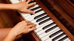 Alat musik melodis juga bisa diartikan sebagai alat musik yang memiliki irama atau nada. Pengertian Alat Musik Melodis Fungsi Dan Jenis Jenis Alatnya
