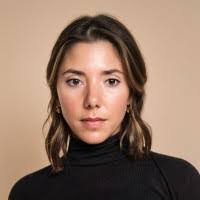 Taryn Wallis's Instagram, Twitter & Facebook