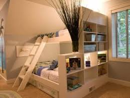 Kleines Kinderzimmer Mit Hoch Oder Etagenbett Einrichten Raumteiler Kinderzimmer Kinder Zimmer Etagenbett