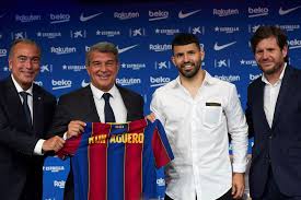 Aguero also revealed that messi always does things straight away so that he's never left in a rush, which is in contrast to how he does things. Fc Barcelona La Liga Aguero I Hope To Play With Messi I Think He Ll Stay At Barcelona Marca