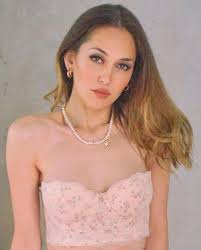 Pin By Mar Tyna On Mercedes Lambre Pretty Face Strapless Top Beauty
