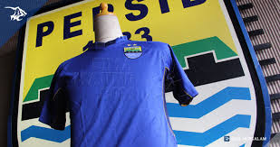 Kalian bisa dengan mudah mendesain baju yang kalian. Persib Bandung Berita Online Simamaung Com Persib Masih Gandeng Sportama Sebagai Mitra Apparel