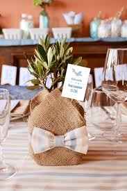 Ciao ragazze matrimonio tema ulivo, come segnaposto preferireste tarallini oppure bottigliette di olio aromatizzato? Arriva La Cicogna Una Comunione Tra Ulivi E Righe In Beige Bianco E Blu