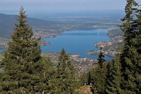 Lacasul a fost acoperit de apa in urma lucrarilor din timpul erei comuniste. Tegernsee Lac Wikipedia