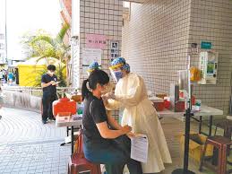Jun 09, 2021 · 卫生局长许以霖表示，案11940为50余岁女性，5月22日与丈夫开车前往位于新北市土城区的孙女（住外祖母家中）带回台南大内，29日孙女外祖母（新北. é€£2å¤©ä½³çŽ²å—å¸‚åºœæŽ¨å®‰å¿ƒä¸Šå·¥ åœ°æ–¹æ–°èž ä¸­åœ‹æ™‚å ±