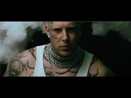 They so fake woke, facts don't care about feelings they know they won't tell me what to believe in they so fake woke, same old, safe zones they so fake woke, facts don't care about your feelings use violence to get peace and wonder why it isn't working that's like sleeping with a football team to try and be a virgin Tom Macdonald Don T Look Down Text Songtextes De