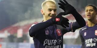 Ajax melt down eredivisie trophy for fan mementoes. Fc Twente Hofft Auf Spieler Von Mancity Benfica Und Ajax Fussball