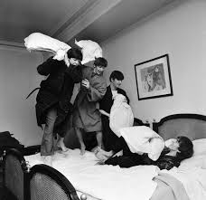 The most popular and influential rock act of all time, a band that blazed several new trails for popular music. Bildband Als Die Beatles Die Welt Eroberten Stern De