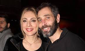 Και μπορεί οι δυο τους να μην είναι σίγουροι αν θα το κάνουν, είναι όμως απόλυτα σίγουροι πού θα το κάνουν: Smaragda Karydh Den Moy Aresei Na Milaw Gia Thn Sxesh Moy Me Ton 8odwrh Patras Events