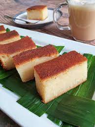 Remove from oven and brush the top of the tapioca cake with oil. Kueh Bingka Ubi Kayu Baked Cassava Cake Recipe