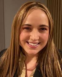 Holly Ellis's Instagram, Twitter & Facebook