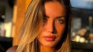 Grande attesa dunque per la nuova stagione di temptation island in compagnia di filippo bisciglia, e forte attenzione da parte del pubblico sulle coppie e sui protagonisti che saranno, come in ogni edizione, centrali nella trasmissione. Giulia Di Temptation Island 2021 Chi E La Tentatrice Di Tommaso Cognome Eta Instagram Myglam