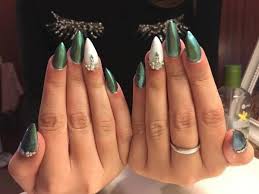Sin duda la belleza de una mujer también se encuentra en sus pies, pero es posible que nuestras uñas tiendan a romperse con facilidad y no nos permita lucir un precioso diseño en los mismos. 400 Fotos De Unas Decoradas 2021 Disenos De Unas Para Manos Y Pies Modaellas Com