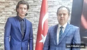Savas özdemir is an actor and art director, known for 007 skyfall (2012), eskiya dünyaya hükümdar olmaz (2015) and tyrant (2014). Nevsehir Ogrenci Meclis Baskani Anil Paktan Savas Ozdemire Ziyaret Fib Haber Nevsehir Haberleri