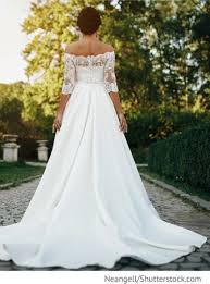 Our porno collection is huge and it's constantly growing. Braut Im Kleid Mit Langer Schleppe Fur Russische Hochzeiten Brautkleid Designer Brautkleid Armellos Braut