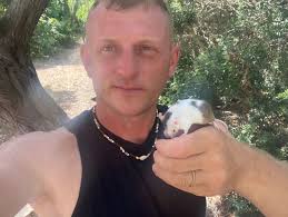 180,5 centímetros, el récord del año para el 'caza-serpientes' Dean  Gallagher