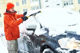Akşam camı bu suyla silmek, gece camın buz tutmasını önleyecektir. 10 Dakikada Arabadaki Kar Ve Buz Nasil Temizlenir Foto Galerisi