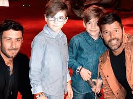 Are you looking to get in touch with luis gnecco for commercial opportunities ? Ricky Martin Evidencia Lo Grande Que Esta Uno De Sus Hijos En Esta Imagen